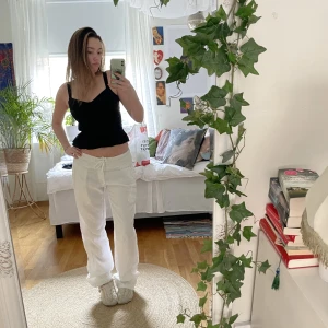 Zaratopp  - Sånt gulligt och snyggt korsettlinne från zara!!! Är verkligen så så fin men tyvärr för liten för mig😫 inga defekter!! 