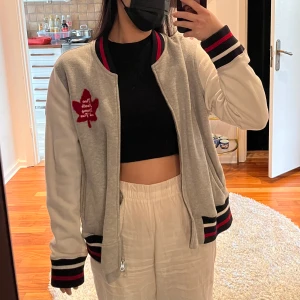 Kofta  - Mjuk Grå/Vit Kofta med fickor  Oversized