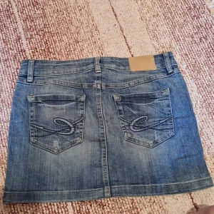 Lågmidjad Kjol - Gullig kjom med söta fickor