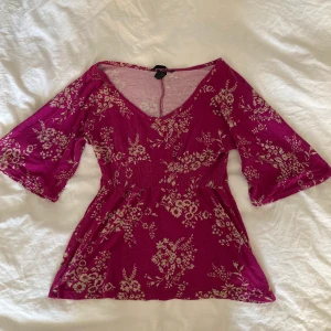 Hm tröja:) - Väldigt najs passform! Vida ärmar och sött mönster:)💗💗