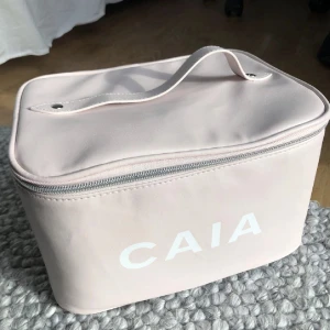 Necessär från Caia - Necessär från Caia Cosmetics i toppskick! 🥰
