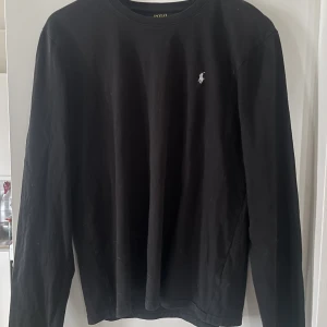 Ralph Lauren Sweatshirt - Långärmad Ralph Lauren tröja. I bra skick Strl S men passar M också.