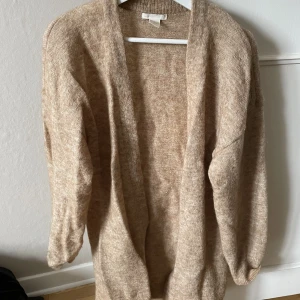 Kofta - Använd men i fint skick, oversize så passar XS-M