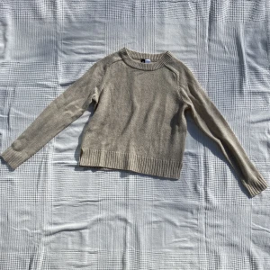 Stickad tröja - Snygg stickad tröja från hm! Bra skick!