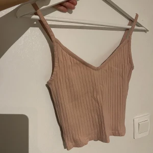 Rosa topp - En rosa topp. Storlek xs. Säljer för 50kr plus frakt.