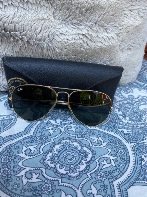 Ray-Ban som nya - Säljer mina Ray-ban som jag inte använder av, är som ny och packas väl! Kostade 3999:- som nya Idag (1juni) ENDAST 800 + frakt. 