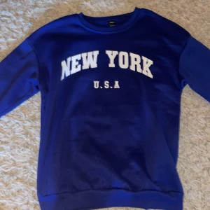Sweatshirt - Säljer en sjukt mjuk o fluffig sweatshirt från shein i storlek xs. Helt oanvänd, materialet är som nytt, så mjukt! Köpt för ca 200