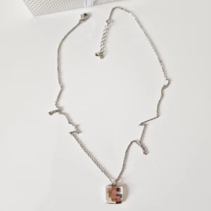Halsband - Halsband silver färg