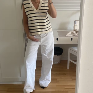 Stickad väst - Jättefin randigt stickad väst från Zara helt oanvänd 