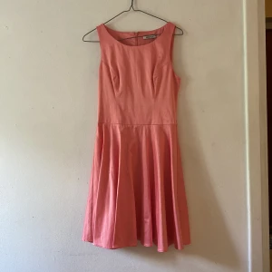 Rosa klänning - Klänning i satin 