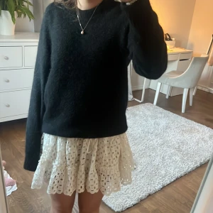 zara kjol - super fin kjol från zara! använd fåtal gånger o har inga tecken på användning!❤️‍🔥ANVÄND EJ KÖP DIREKT!