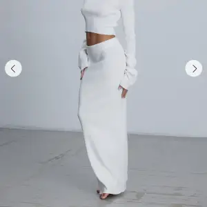 Söker denna eller liknande kjol från A dsgn!! 