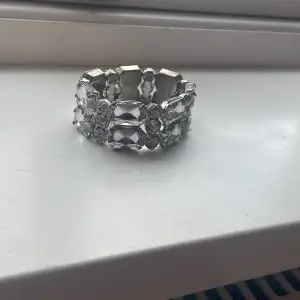 Ett fint diamant armband.
