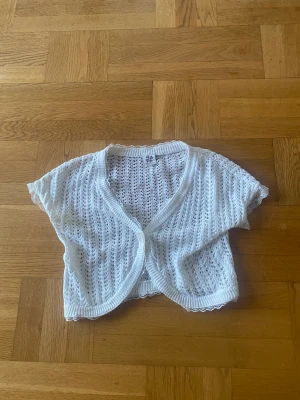 Bolero  - Jätte gullig stickad bolero använd 1 gång 💞