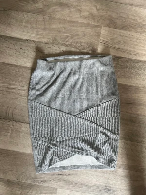 Kjol - En så fin kjol med en fin detalj💗perfekt till sommaren 