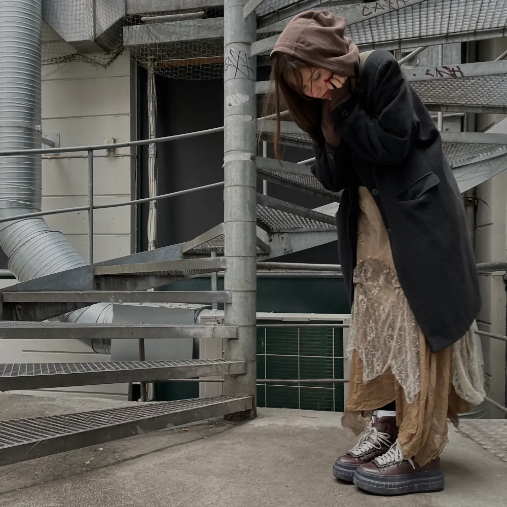 Acne Studios leather Hover High boots från deras höstkollektion 2015 🤎 Bruna med silvriga detaljer.. Skor.