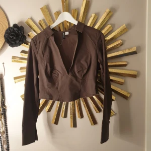 Skjorta  - Skjorta från H&M, helt ny och oanvänd endast testat.  nypris:200kr, slutsåld idag 