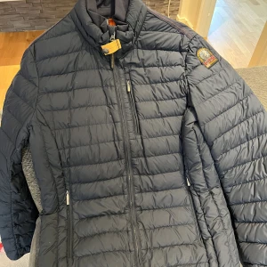 Parajumper Jacka Herr - Använd ett par gånger, ser helt ny ut. Storlek M.