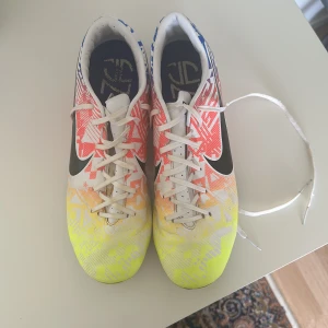 Fotbollsskor nike - Fotbollsskor nike. Ett år gamla och kommer inte till användning 