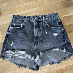 Jeans shorts  - Helt oanvända från zara 