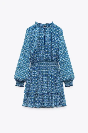 Zara klänning - Intressekoll!! Lägger ut annons för o kolla om någon är intresserad av klänningen då jag köpt i fel storlek! Den är även slutsåld i XS just nu. Ord. pris 399kr