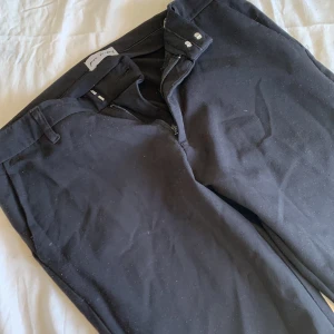 Kostymbyxor  - Dom är för små för mig. Köparen står för frakt💖