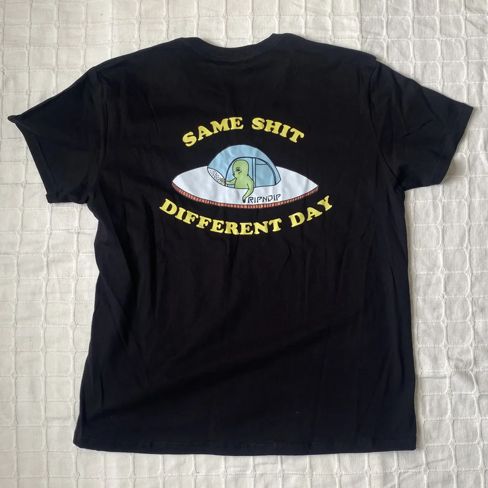 Same shit different day RipnDip tshirt strl. L . T-shirts.
