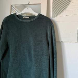 Snygg grön tröja från Zara, rensar ur garderoben🥰 storlek S🌞