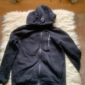 Sail racing  - Säljer min sail racing tröja då den är för lite annars är den i jätte bra shick