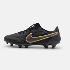 Fotbollsskor  - Helt okej kvalite. Köpta från Zalando för 1300kr. Skriv för bilder.