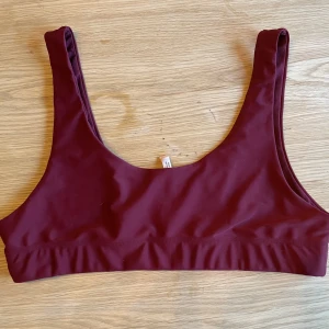 BIKINITOPP - Nelly  - . 