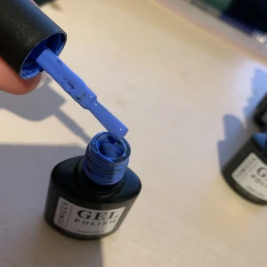 Gele - En mörk blå💙🦋🐠🔵