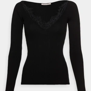 Anna field tröja  - Superfin Anna field tröja i storlek S. Tyvärr för stor för mig, endast testad med lappar kvar. Nypris 290, mitt pris 260. Snabb affär prioriterars!! Slutsåld i alla storlekar. 