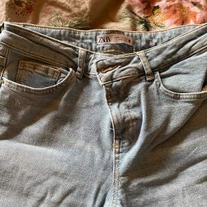 Nya jeans från zara storlek 38