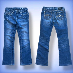 Miss me jeans  - Ett par fina vintage miss me jeans i modellen bootcut, inga defekter☺️ hör av dig om du har frågor!