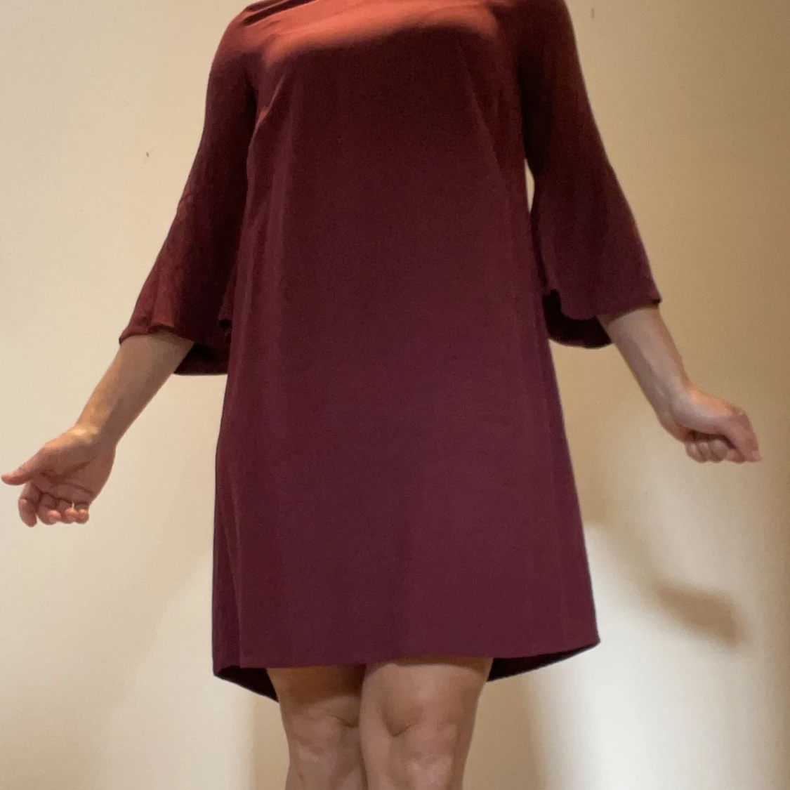 Långärmad viskosklänning