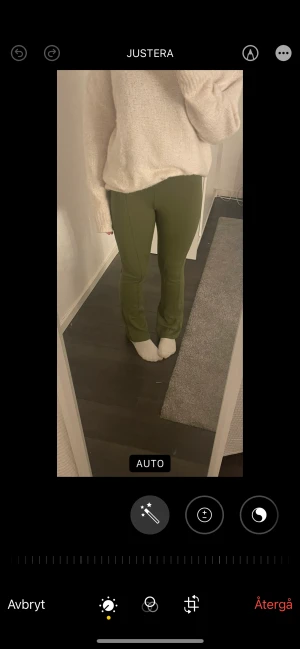 ~gröna byxor~ - Gröna byxor med en liten bootcut. Från lindex 💚