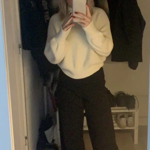 Vit stickad tröjq - Vit stickad tröja