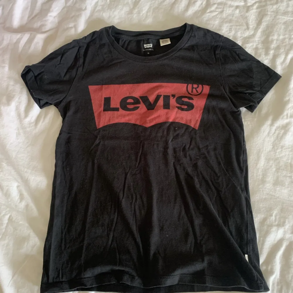 Levis T-shirt . T-shirts.