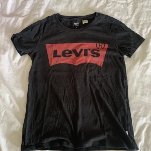Levis T-shirt  - Levis T-shirt 