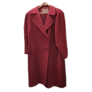 Vintage kappa  - Vintage kappa, väldigt varm, str 42. Men skulle säga att den passar upp till Xl också. 😊 Pris är diskuterbart vid snabb affär. Vid funderingar skicka gärna pm.  💖