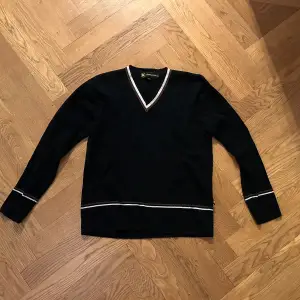 Vintage svart stickad tröja, långärmad 