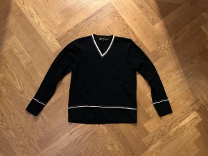 Vintage svart tröja  - Vintage svart stickad tröja, långärmad 