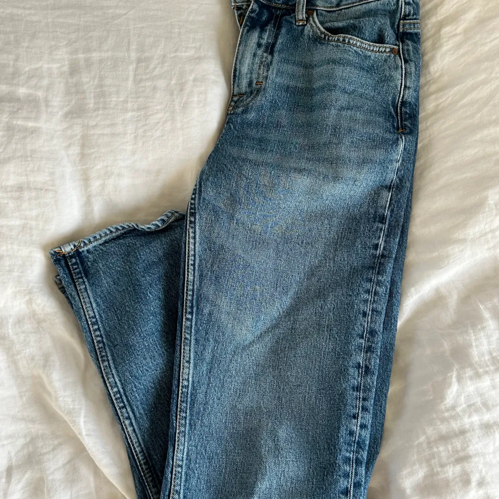 Blå jeans från Tiger of Sweden endast använda ett fåtal gånger . Jeans & Byxor.