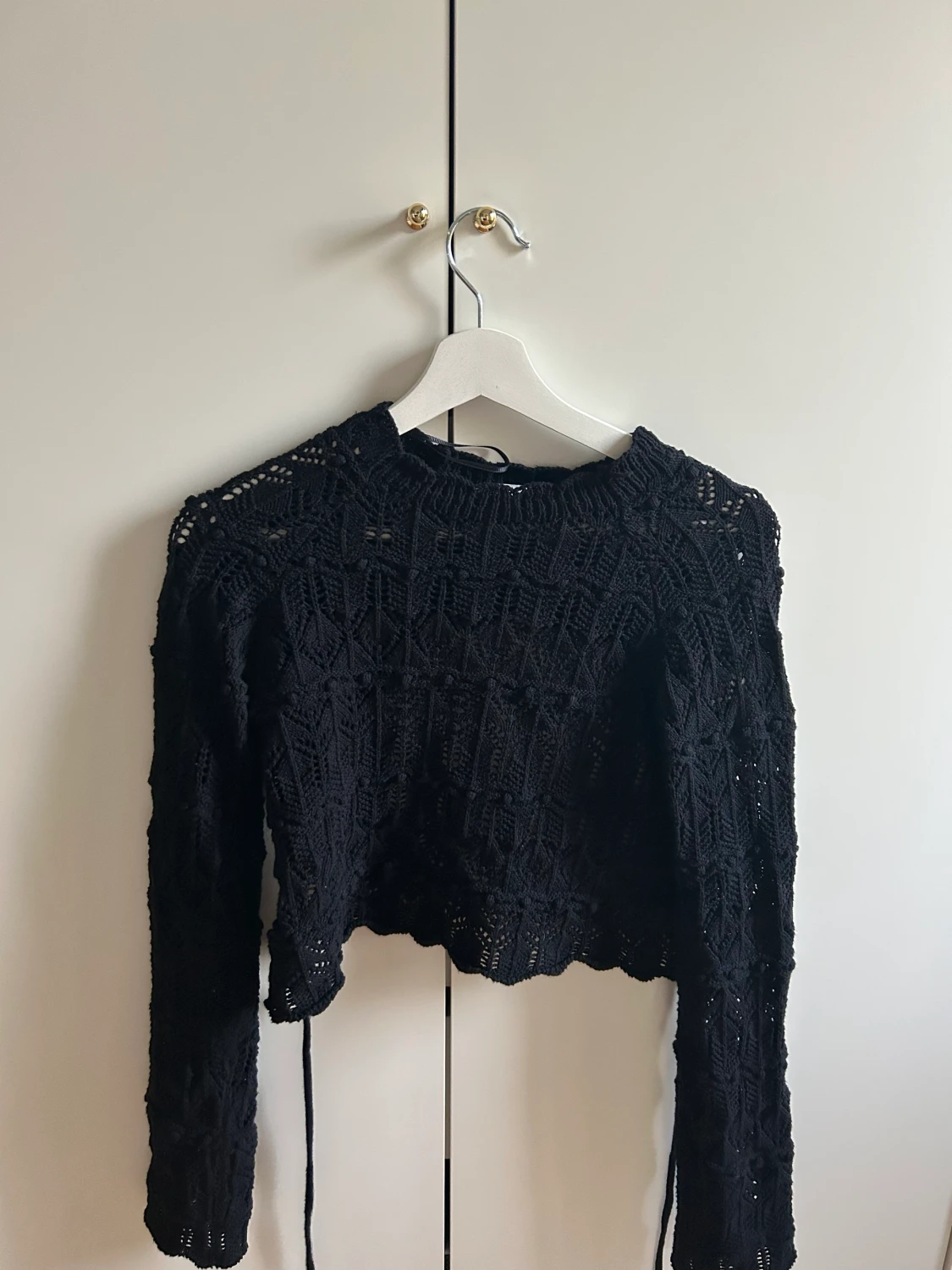 Stickad topp med öppen rygg