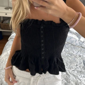 Svart topp - Söt svart topp från H&M i stl 36💘