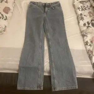 Säljer ett par tjej jeans i storlek xs