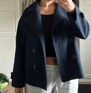 Marinblå kappa - Marinblå kappa, köpt för 760 kr!
