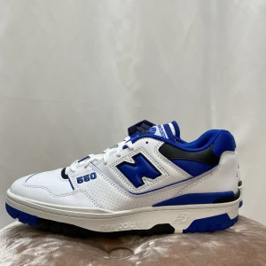 New Balance  - Helt nya och äkta New Balance skor i storlek 43. Nypris är 1650kr.