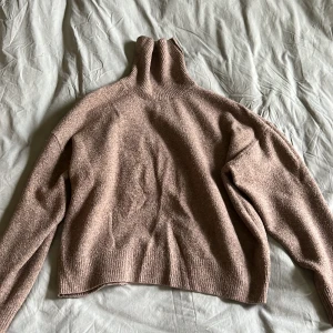 Stickad tröja - Brun stickad tröja från H&M Fint skick Storlek Large